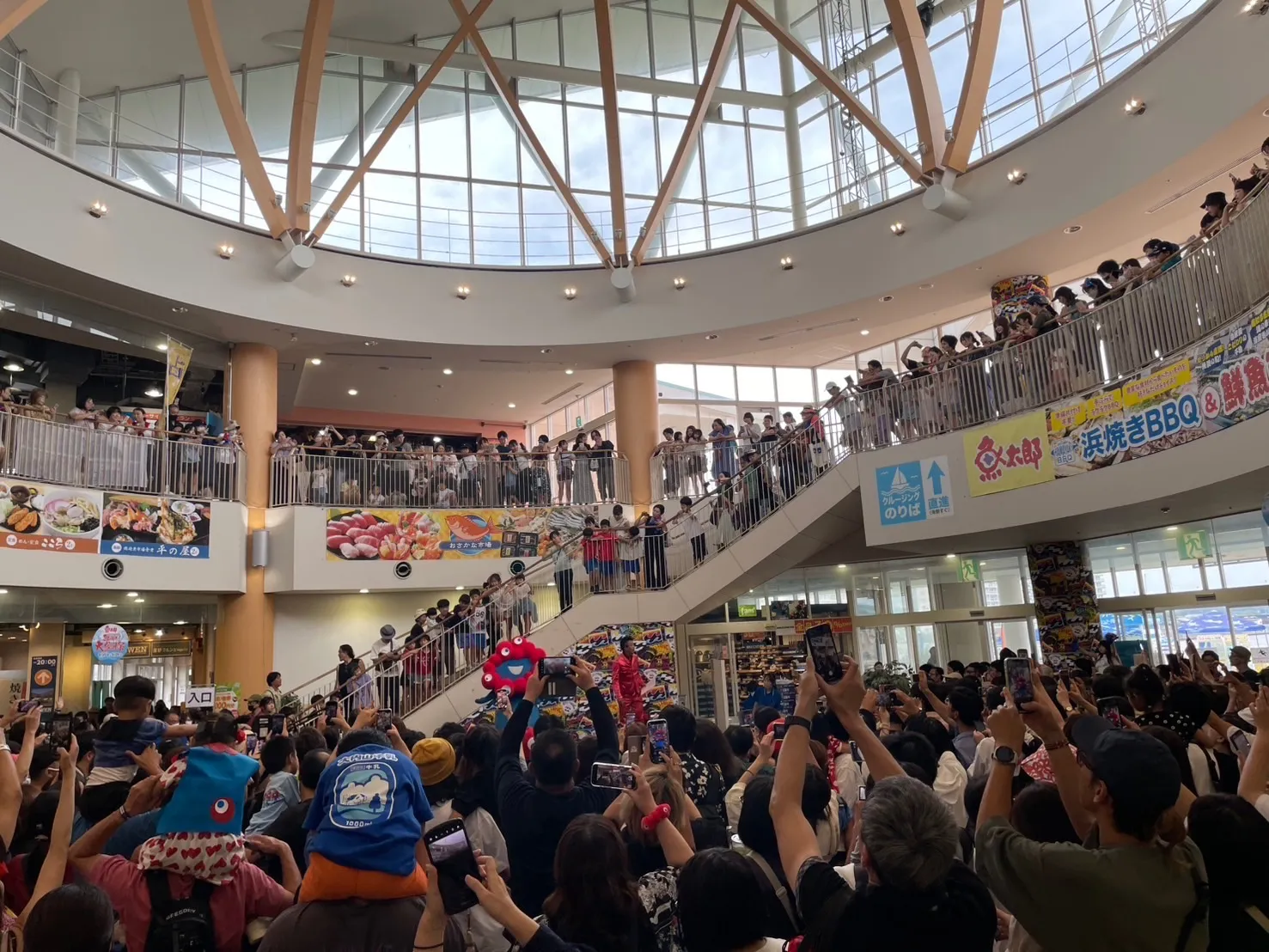 ミャクミャクと一緒に舞台に立った思い出