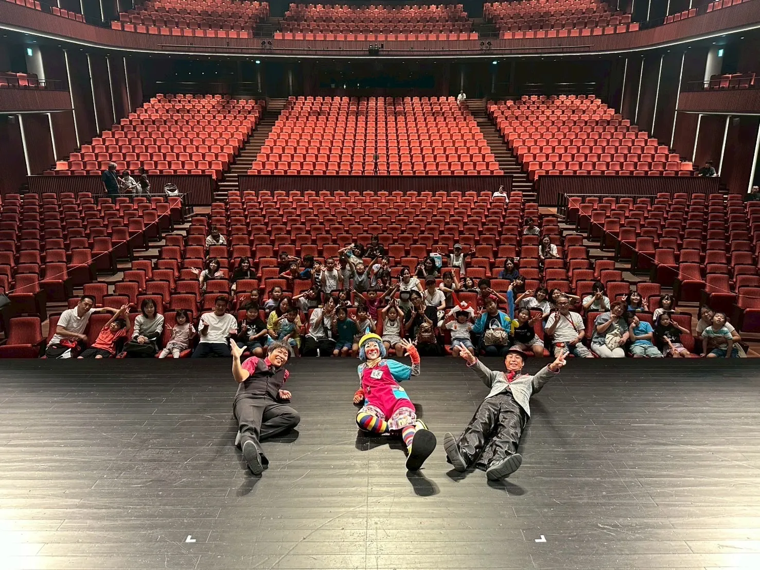 ステージパフォーマンスと大道芸のパフォーマンスの違いとは